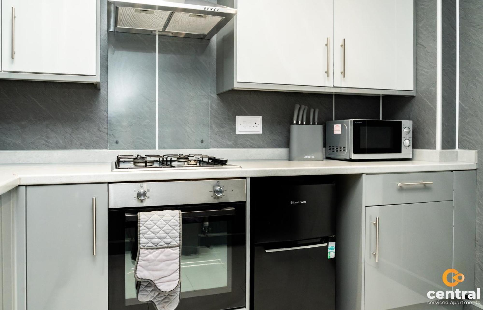 Central Serviced Apartments - 2 Bedroom - Free Street Parking - Fast Wifi - Smart Tvs In All Rooms - Ground Level - Family Neighbourhood - 3 X Double Beds - Heating 24-7 - Trade Stays - Weekly & Monthly Offers Dundee Luaran gambar
