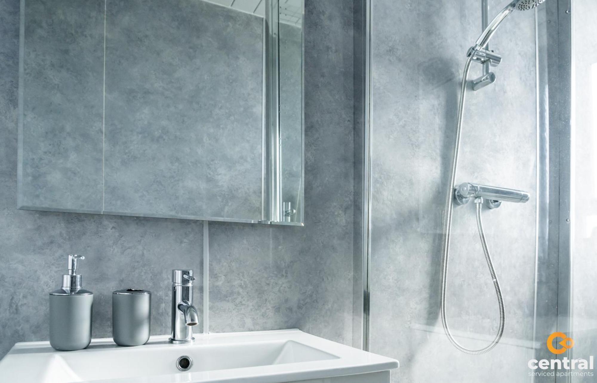 Central Serviced Apartments - 2 Bedroom - Free Street Parking - Fast Wifi - Smart Tvs In All Rooms - Ground Level - Family Neighbourhood - 3 X Double Beds - Heating 24-7 - Trade Stays - Weekly & Monthly Offers Dundee Luaran gambar