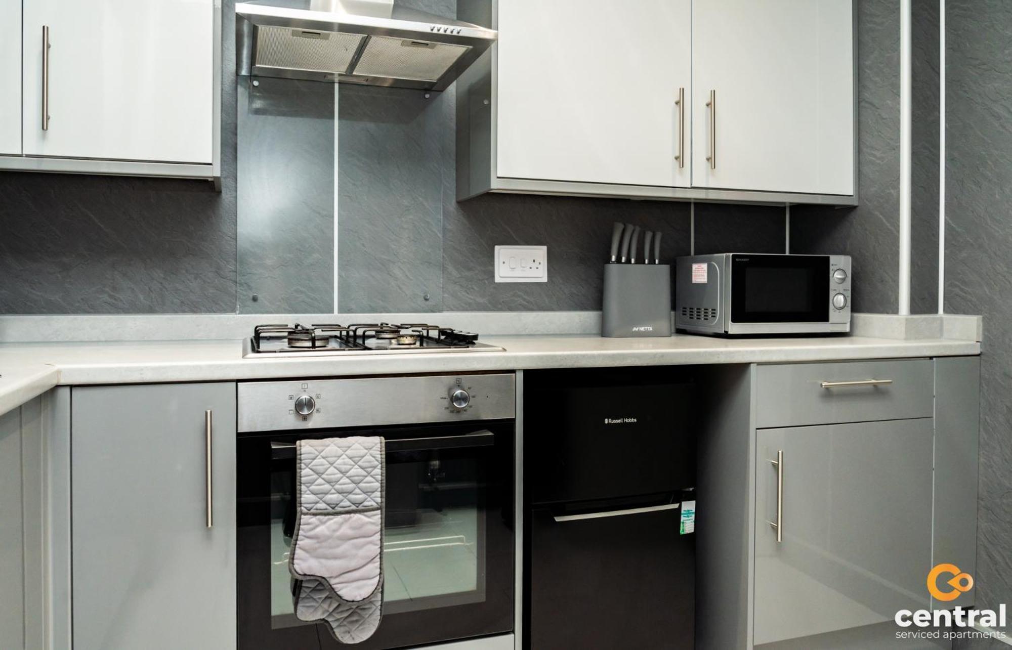 Central Serviced Apartments - 2 Bedroom - Free Street Parking - Fast Wifi - Smart Tvs In All Rooms - Ground Level - Family Neighbourhood - 3 X Double Beds - Heating 24-7 - Trade Stays - Weekly & Monthly Offers Dundee Luaran gambar