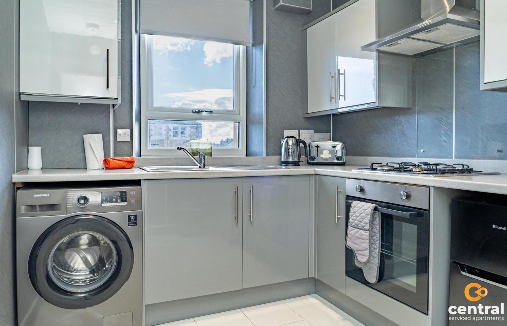 Central Serviced Apartments - 2 Bedroom - Free Street Parking - Fast Wifi - Smart Tvs In All Rooms - Ground Level - Family Neighbourhood - 3 X Double Beds - Heating 24-7 - Trade Stays - Weekly & Monthly Offers Dundee Luaran gambar