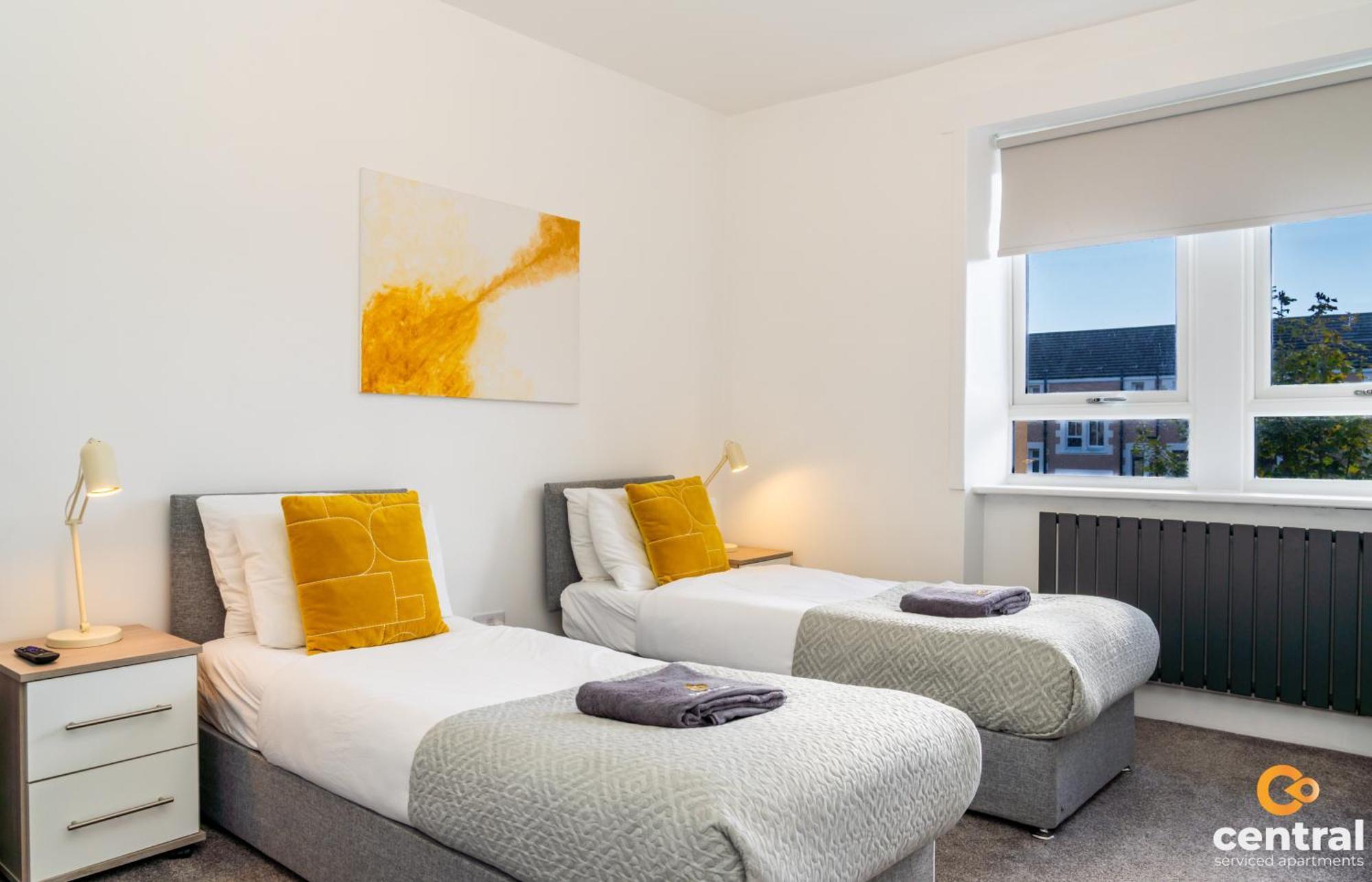 Central Serviced Apartments - 2 Bedroom - Free Street Parking - Fast Wifi - Smart Tvs In All Rooms - Ground Level - Family Neighbourhood - 3 X Double Beds - Heating 24-7 - Trade Stays - Weekly & Monthly Offers Dundee Luaran gambar