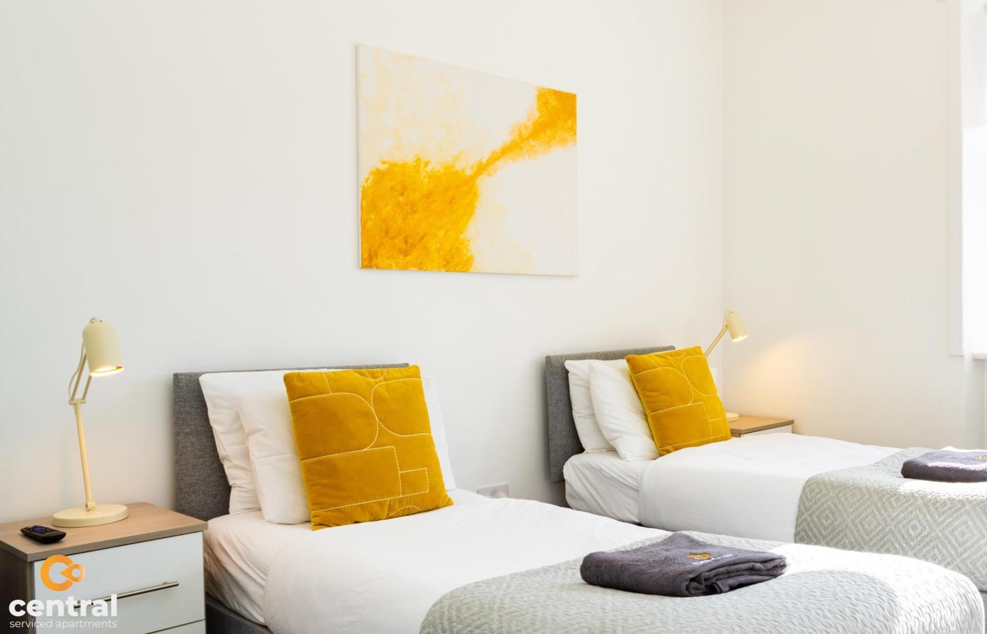 Central Serviced Apartments - 2 Bedroom - Free Street Parking - Fast Wifi - Smart Tvs In All Rooms - Ground Level - Family Neighbourhood - 3 X Double Beds - Heating 24-7 - Trade Stays - Weekly & Monthly Offers Dundee Luaran gambar